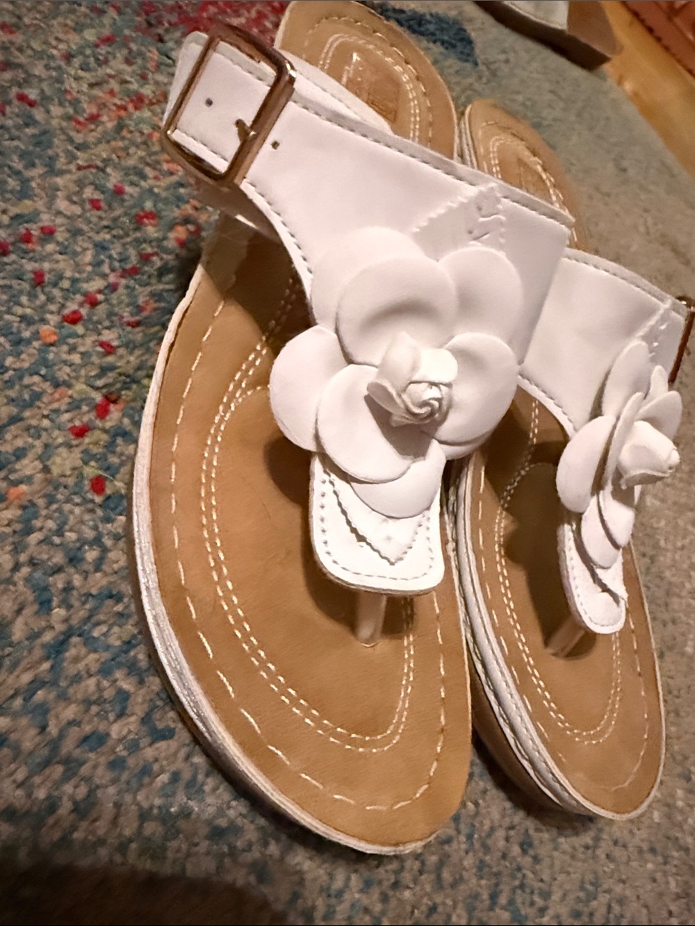 Women’s White Floral Thong Wedge Sandals - Summer Slip-Ons / Summer / heels